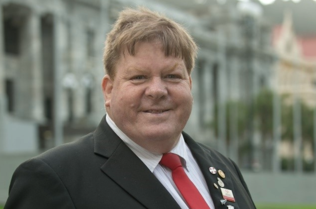Sir-Robert-Martin-KNZM.png Sir Robert Martin KNZM