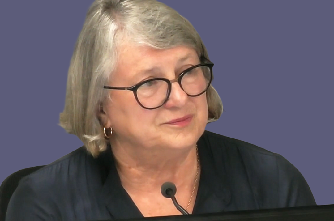 Louise-Deans.png Louise Deans